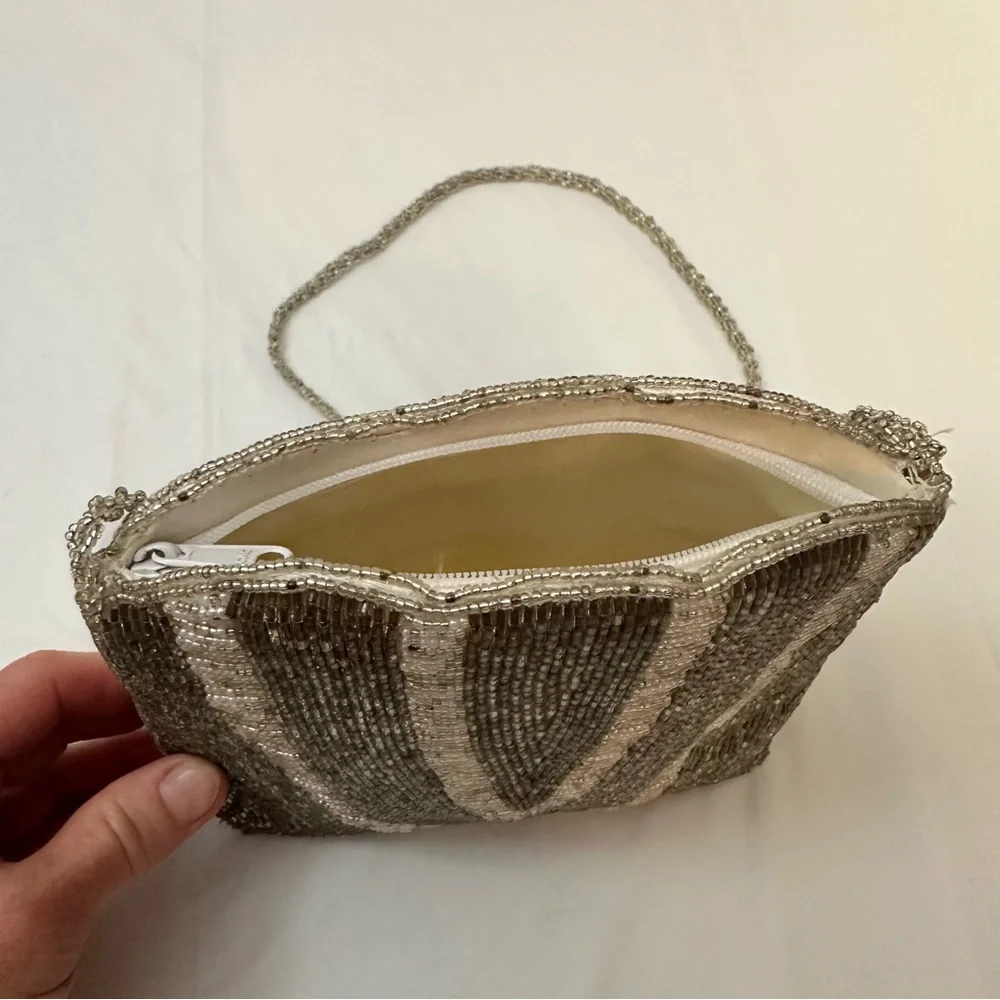Chic Beaded Crossbody Bag in Silver and‎ Gray